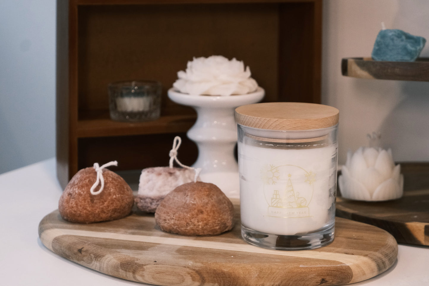 Candle with wooden lid 