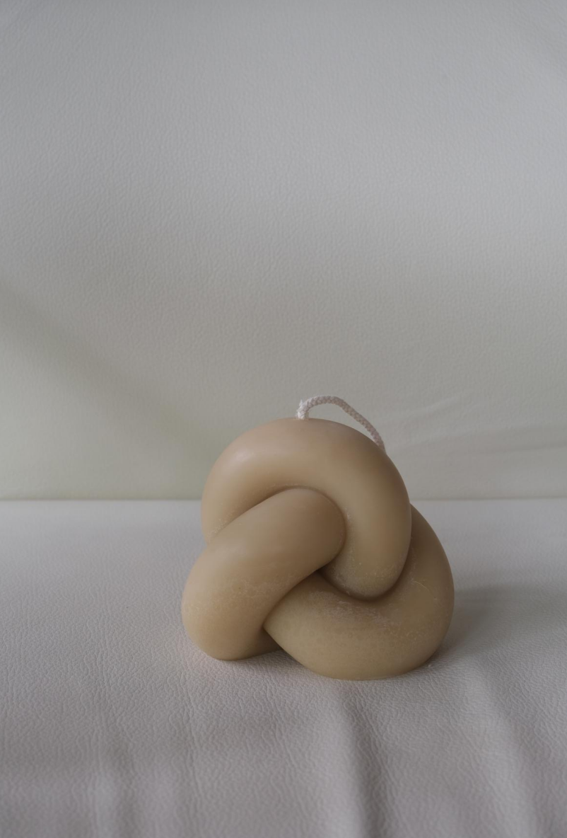 The Knot Candle