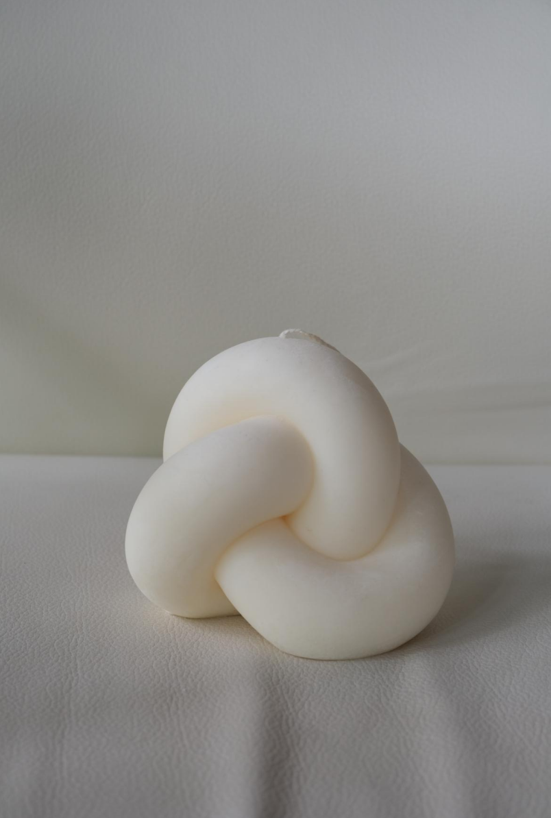The Knot Candle