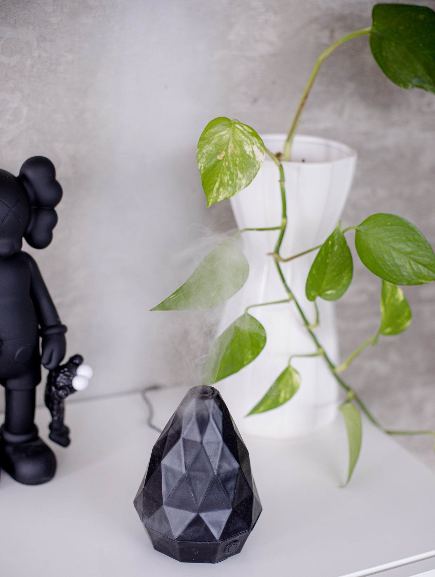 black-geometric-diffuser
